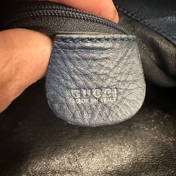 Gucci Elegant Black Patent Leather Bag with Bamboo Handle - Picture 5 of 16